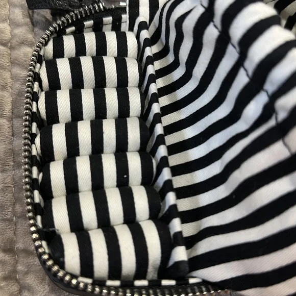 Brighton Jewelry / Cosmetic hardsided zip around bag - Picture 9 of 10